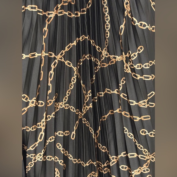 BRAND NEW Anne Klein Elegant Black and Gold Pleated Skirt size M - Picture 4 of 10